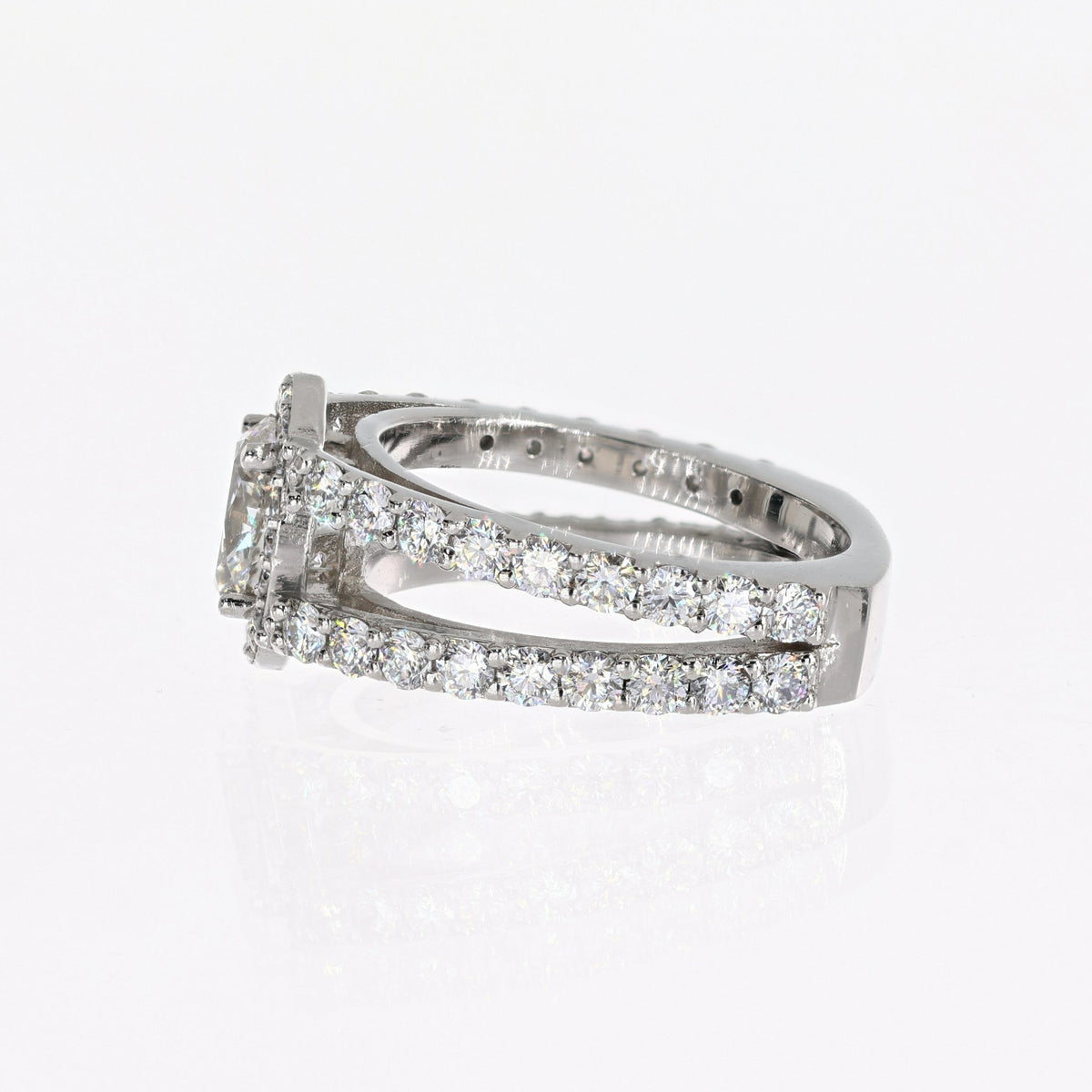 Palladium Oval Natural Diamond Ring 0.90ct H,SI1